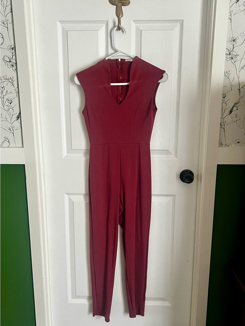 Rolla Coster Sleeveless Burgundy V‑Neck Jumpsuit